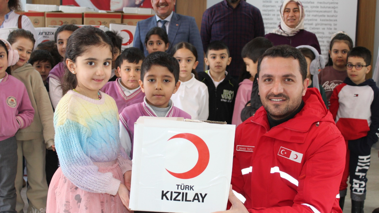 Ağrı'da Kızılay’dan Ramazan ayı boyunca binlerce aileye yardım eli uzattı