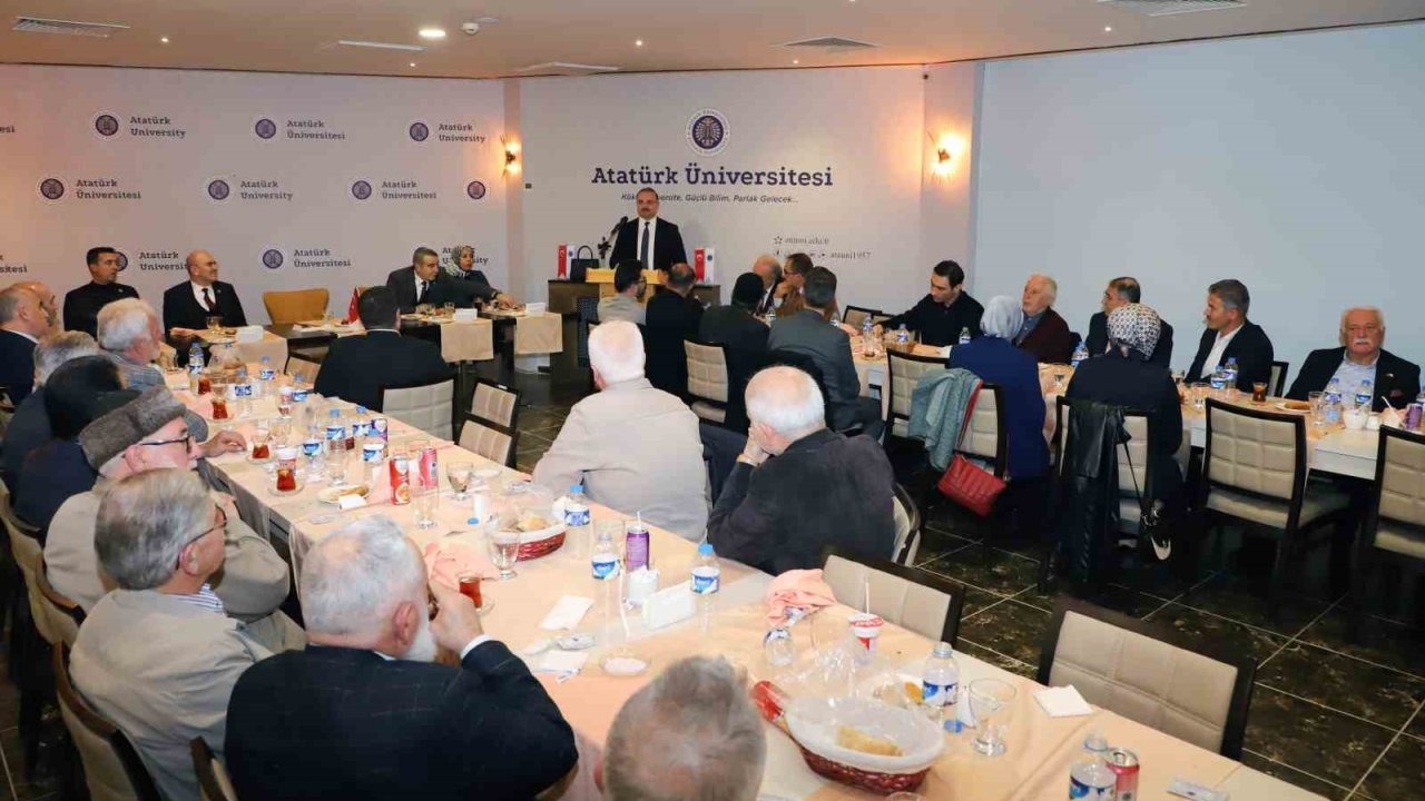 Atatürk Üniversitesi Rektörü Prof. Dr. Ahmet Hacımüftüoğlu, öğrenci odaklı çalışmalar yürüten STK temsilcileriyle iftarda buluştu