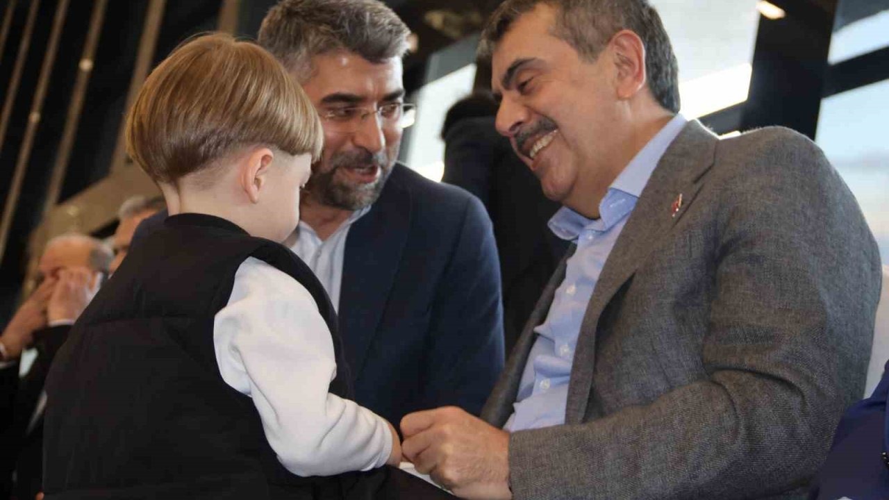 Milli Eğitim Bakanı Tekin: "Siz kimden yanasınız, milletten yana mısınız, milleti ayrıştırmak ve bölüştürmekten mi yanasınız?"