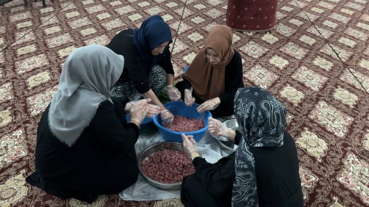3 yıldır geleneği sürdürüyorlar: Bayram namazı öncesi ikramlık "doğaba çorbası" hazırlandı