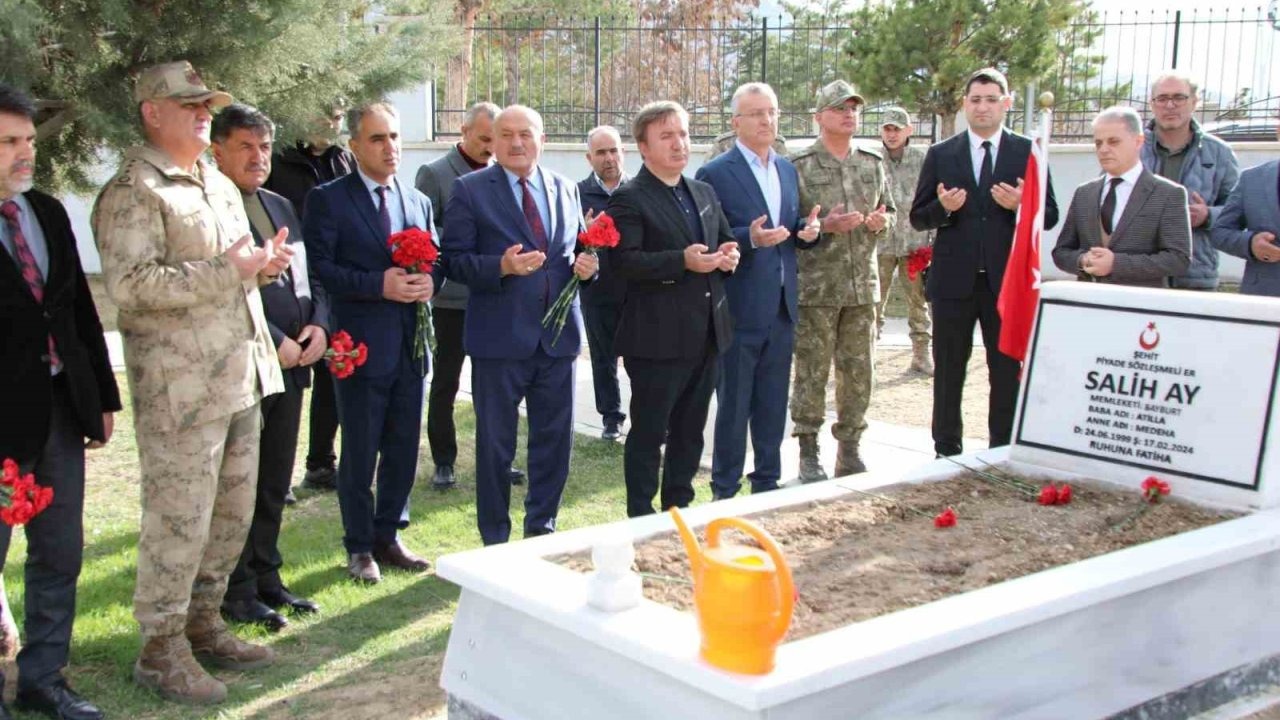 Ramazan Bayramında şehitlik ve mezarlık ziyaret edildi