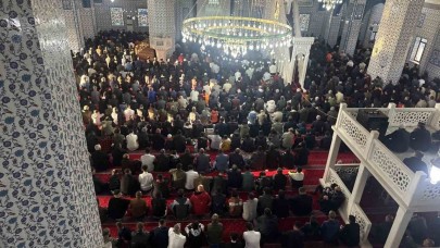 Türkiye’de ilk bayram namazı Iğdır’da kılındı