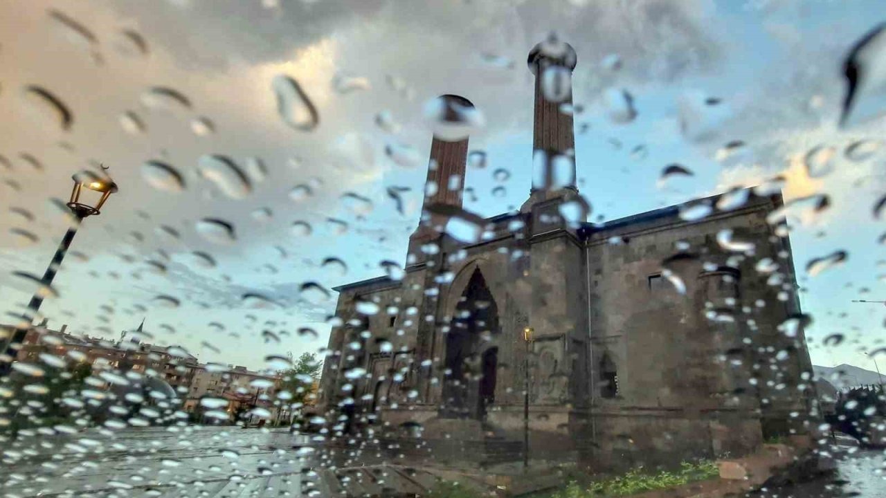 Meteoroloji Erzincan için;Yağışlar yağmurla etkili olacak