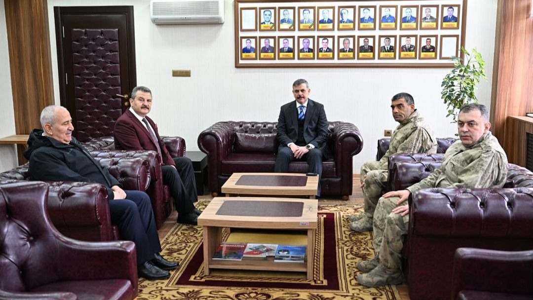 Erzurum Valisi  Mustafa Çiftçi Mehmetçikle bayramlaştı