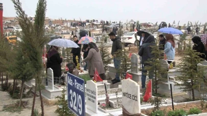 Malatya’da mezarlıkta hüzünlü bayram