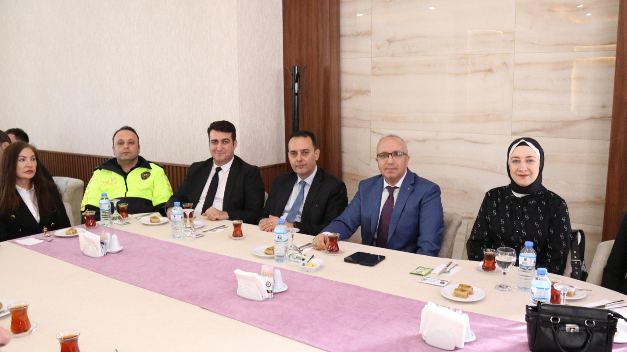 Ağrı Emniyet Müdürü Yılmaz İpar, personelin bayramını kutladı