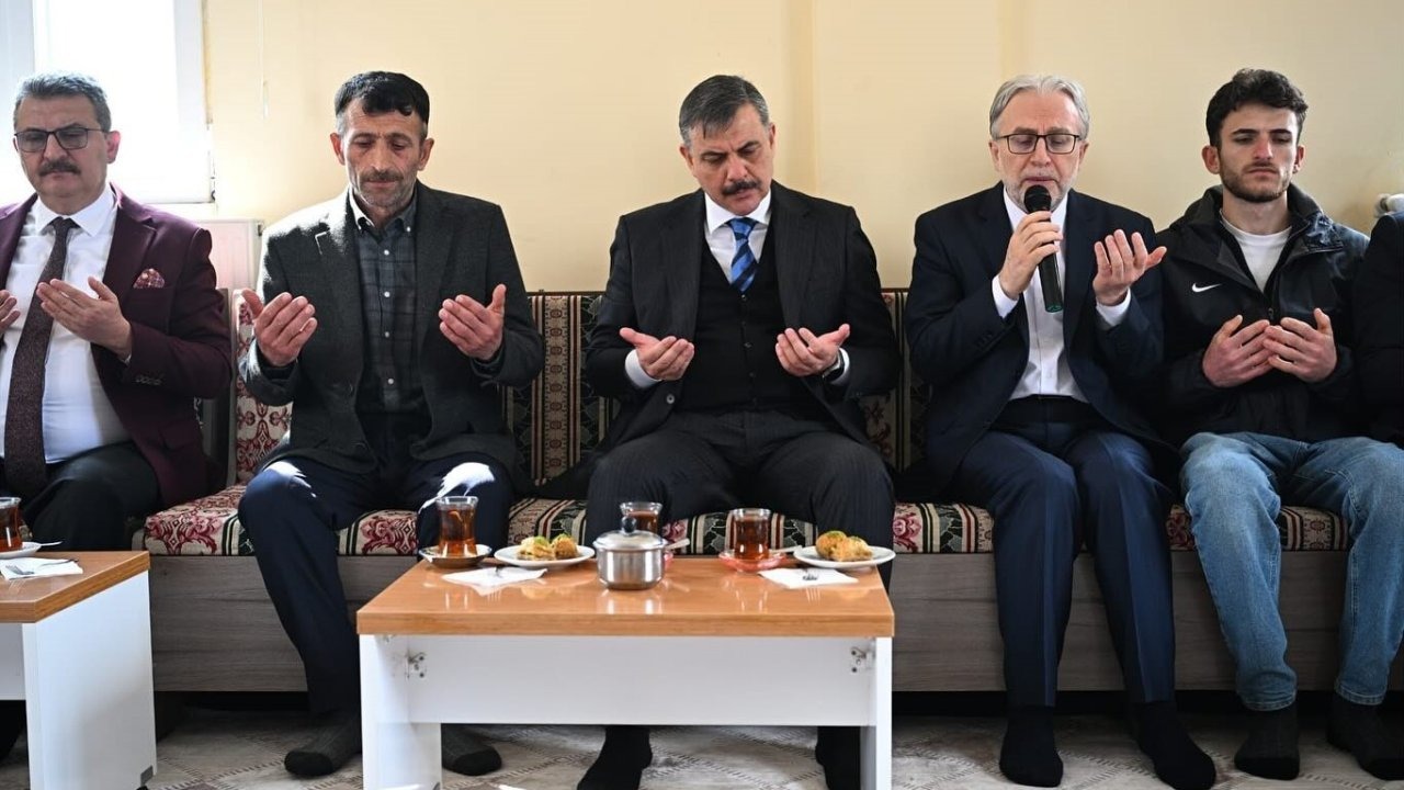 Şehidin baba evine bayram ziyareti