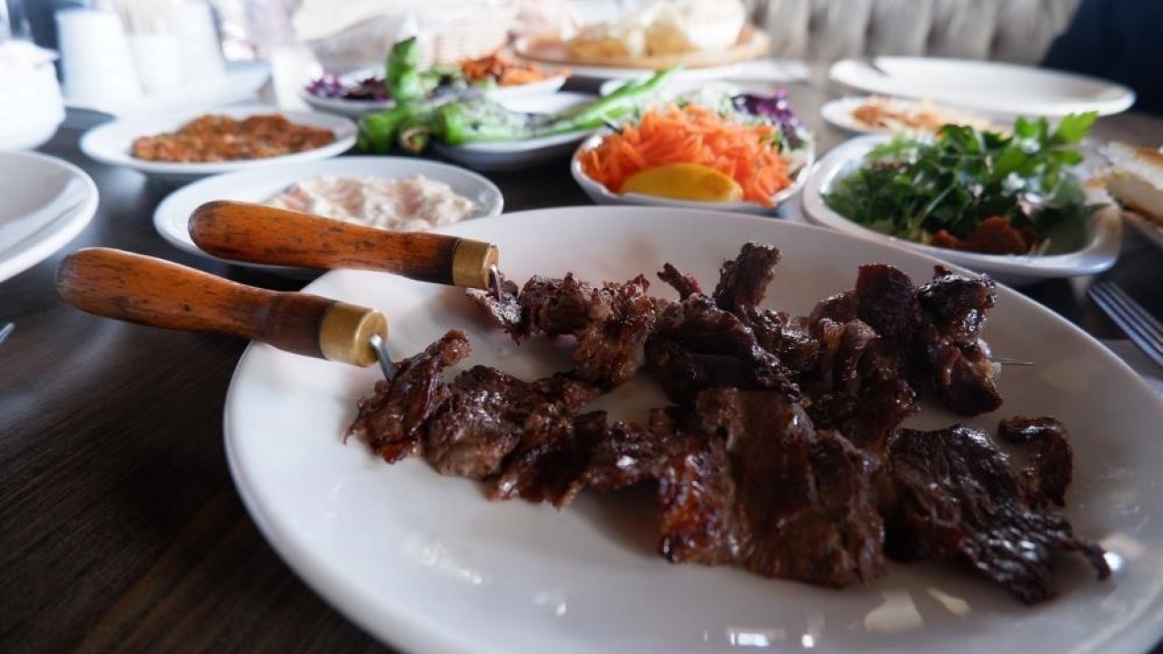 Erzurum’a özgü Cağ kebap Ramazan Ayı’nda da lezzet durağı oldu