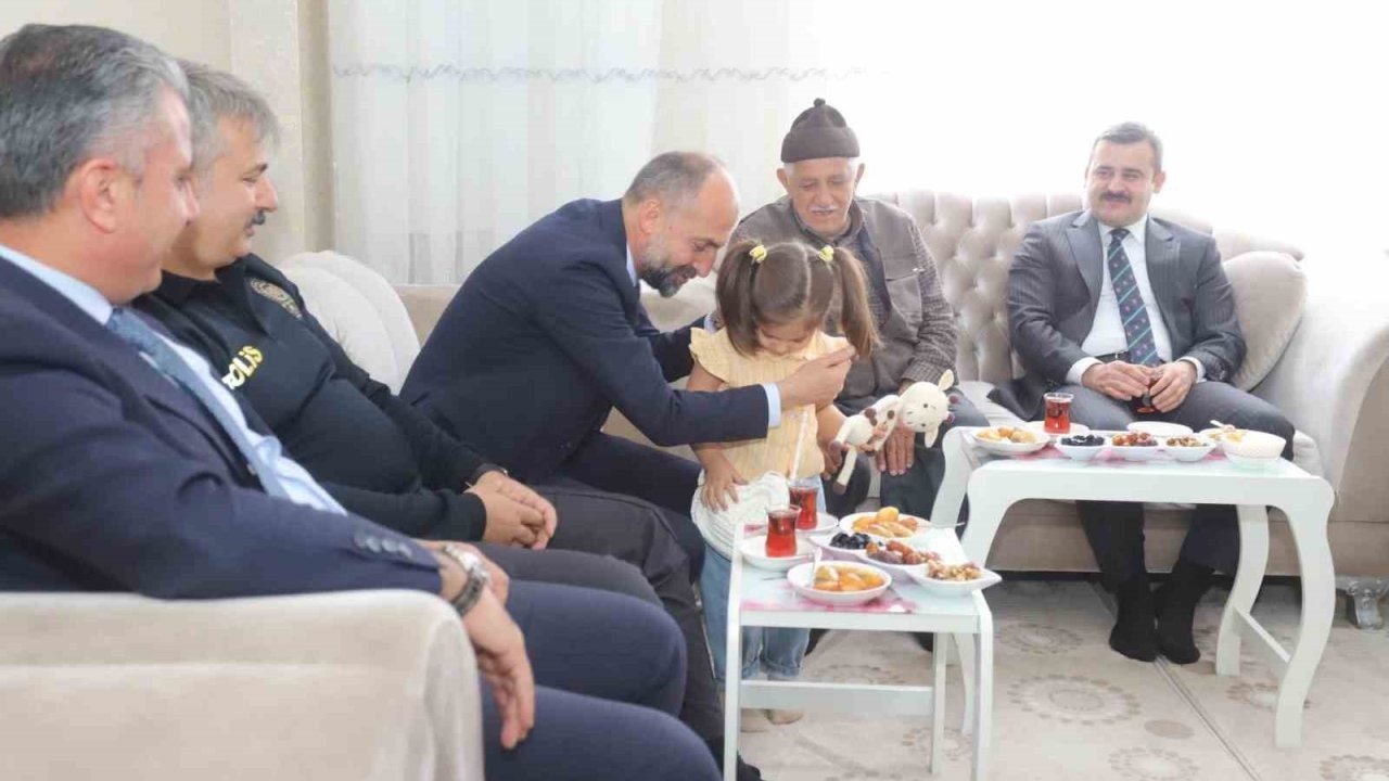 Bayramda şehit ailelerine ziyaret