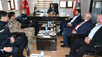 Adilcevaz İlçe Kaymakamı Özçelik’ten güvenlik güçlerine bayram ziyareti