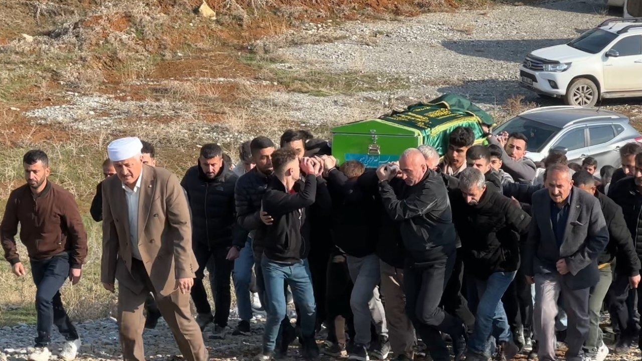Hakkari Yüksekova’da kazada hayatını kaybeden 17 yaşındaki Arda toprağa verildi