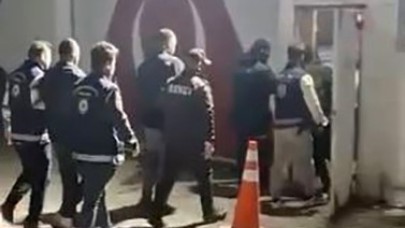 Polis yurt dışına kaçmaya çalışan 3 firari hükümlü tırda yakalandı