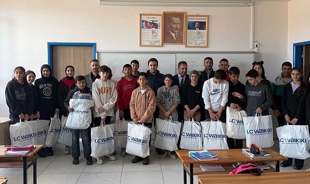 Adaklı'da öğrencilere kıyafet desteği