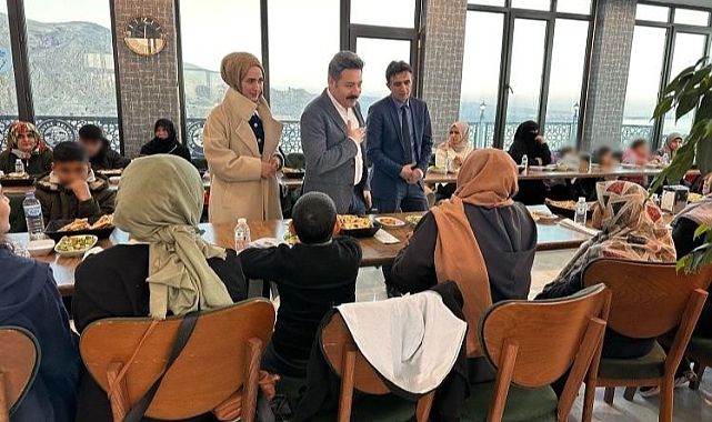 Adilcevaz İlçe Kaymakamı Nurhalil Özçelik, yetim ve öksüz çocuklarla iftarda bir araya geldi