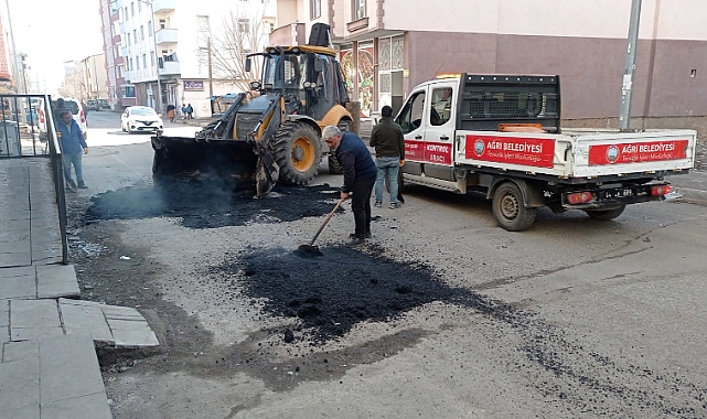 Ağrı’da bahar ayı yol bakım ve onarım çalışmaları başladı