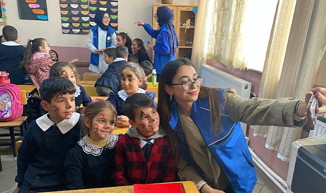 Ağrı Gençlik Merkezi gönüllüleri, miniklerle buluştu