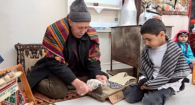 Ağrı'nın asırlık çınarları, unutulmaya yüz tutmuş gelenekleri torunlarına aktarıyor (Videolu Haber)