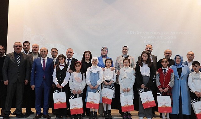 Ağrı Valisi Koç’un eşi Neslihan Gül Koç, Kadir Gecesi programına katıldı