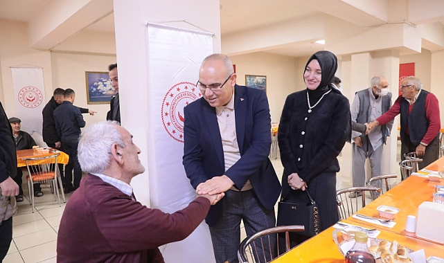Ağrı Valisi Mustafa Koç, Huzurevi sakinleriyle iftarda buluştu