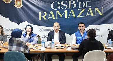 Ağrı Valisi Mustafa Koç, öğrencilerle iftarda buluştu