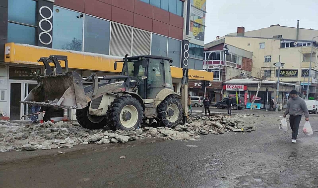 Ardahan'da kar ve buzla mücadele çalışmaları sürüyor