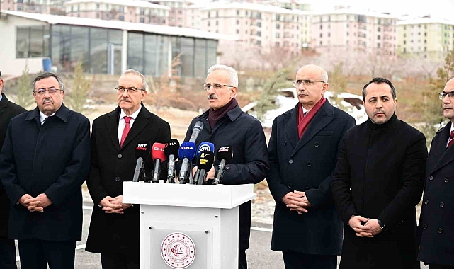 Bakan Uraloğlu, Malatya'da deprem konutları ve altyapı çalışmalarını inceledi