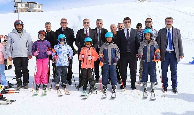 Başkan Demirli, kilim atölyesi ve kayak merkezini ziyaret etti