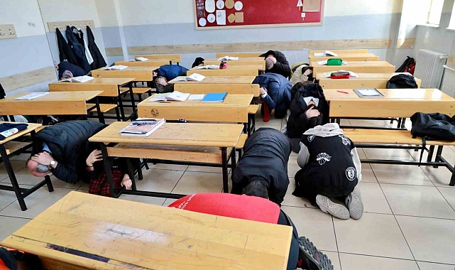Bingöl'de öğrencilere deprem ve yangın tatbikatı