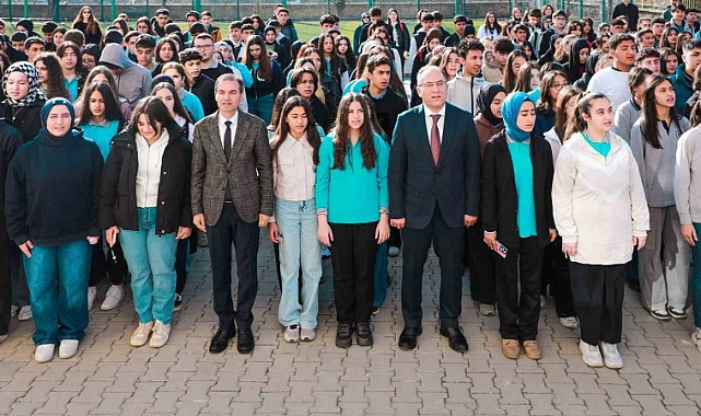 Bitlis İl Milli Eğitim Müdürü Vedat Kaya bayrak törenine katıldı