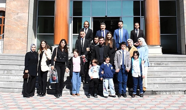 Bitlis'te down sendromlu öğrencilerden Kaymakam Özçelik'e ziyaret