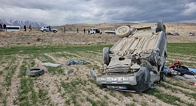 Bitlis'in Adilcevaz ilçesinde  hafif ticari araç takla attı: 5 yaralı
