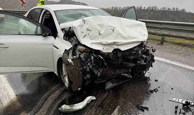 Bitlis'te trafik kazası: 1 ölü, 1 yaralı