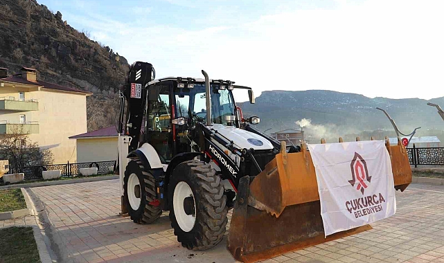 Çukurca Belediye Başkanı Demir, şirket aracını belediyeye tahsis etti