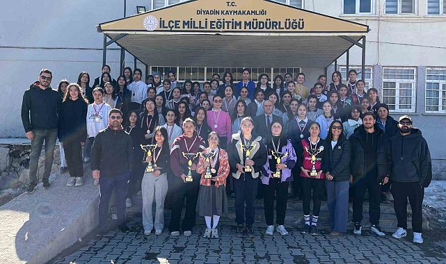 Diyadin'de Okullararası voleybol turnuvası