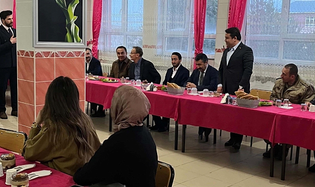 Eleşkirt’te “İftarda Konuşalım” projesi ile eğitimciler öğrencilerle bir araya geldi