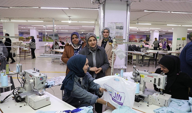 Erciş Belediye Eş Başkanı Güler Temel Tekstil Çalışanlarını Ziyaret Etti