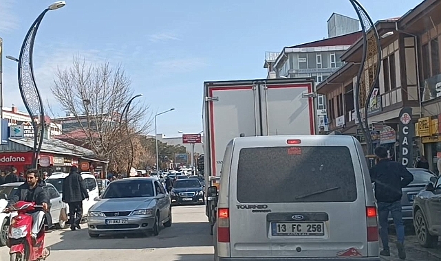 Erciş'te Bahar Havası Etkili Oluyor: Hava Sıcaklığı Hissedilir Derecede Yükseldi