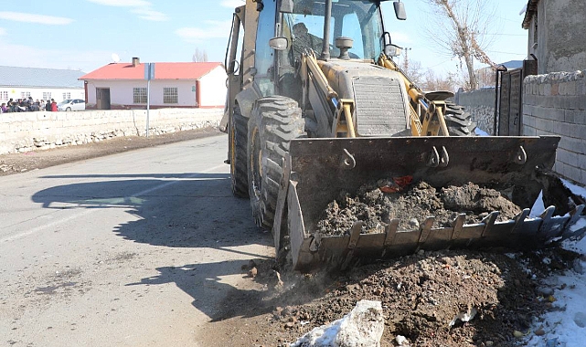 Erciş’te Bahar Temizliği Çalışmaları Hız Kesmeden Devam Ediyor