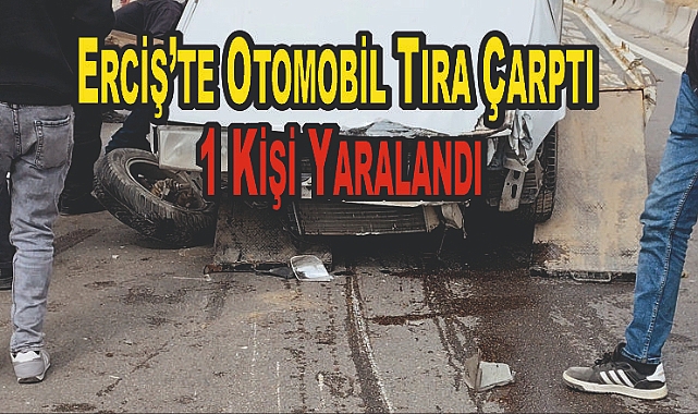 Erciş'te Otomobil Tıra Çarptı: 1 Kişi Yaralandı