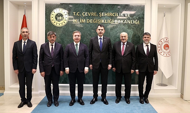 Erzincan heyeti Bakan Kurum'la görüştü