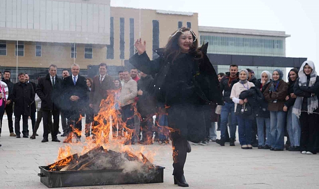 Erzincanlı öğrenciler nevruz ateşiyle ısındı