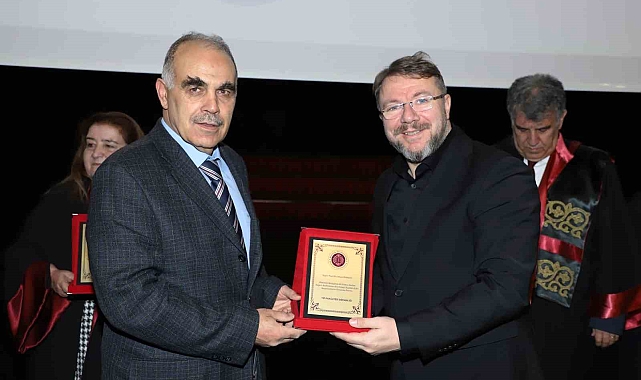 Erzurum Atatürk Üniversitesinde 14 Mart Tıp Bayramı coşkusu, Akademisyen ve öğrencilere önlük giydirildi