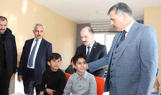 Erzurum Valisi Mustafa Çiftçi'den Oltu çıkarması