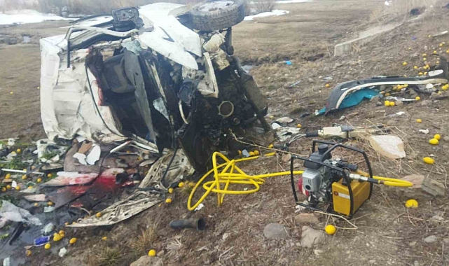 Erzurum'da minibüs şarampole devrildi; 2 yaralı