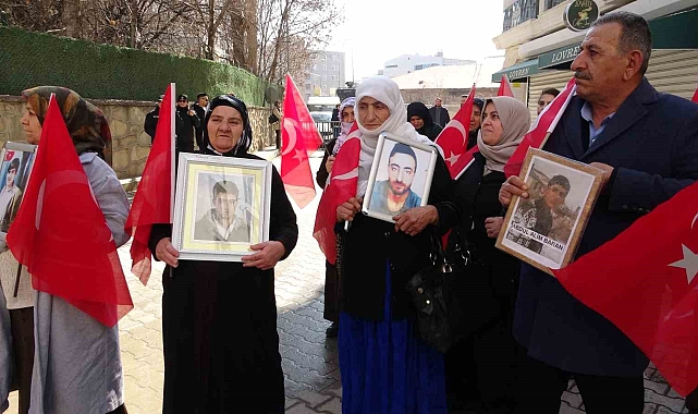 Evlat nöbetindeki aileler: "PKK samimiyse önce bizim çocukları göndersin"