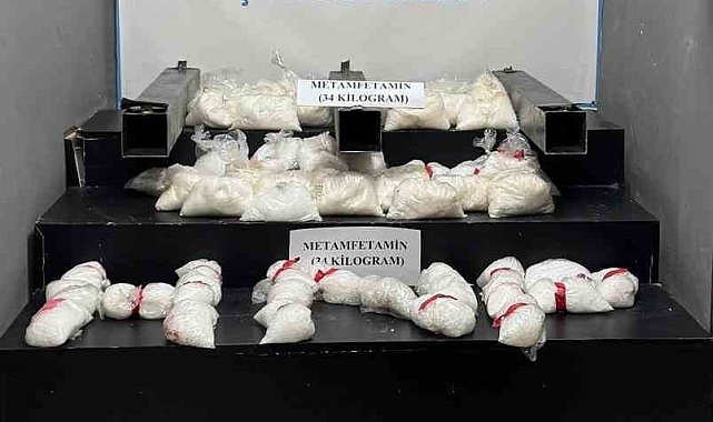 Hakkari Çukurca'da araçta gizlenmiş 34 kilogram metamfetamin ele geçirildi