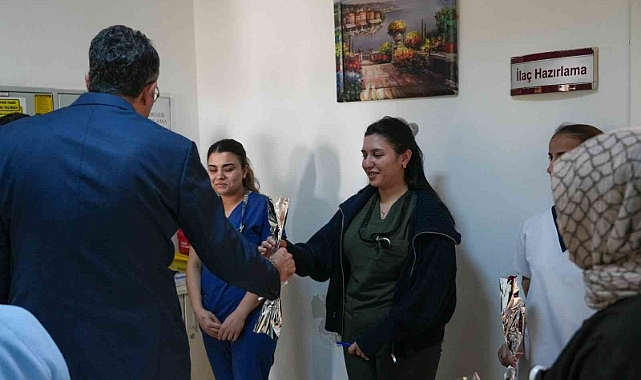 Hakkâri Valisi Ali Çelik'ten Hakkâri Devlet Hastanesine tıp bayramı ziyareti