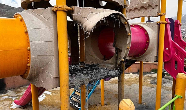 Hakkari'de oyun parkı kundaklandı