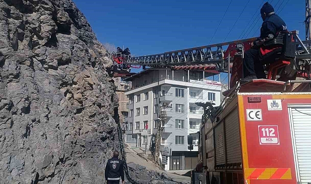 Hakkari'de tehlike saçan taşlar güvenli şekilde indirildi