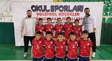 Hamur Adımova Ortaokulu, Türkiye’nin en iyi 16 takımı arasına girdi